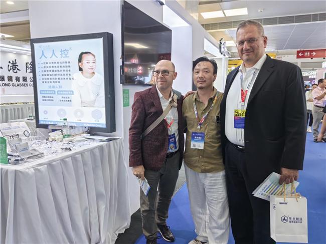 人人控打造可实现离焦定制近视管理眼镜